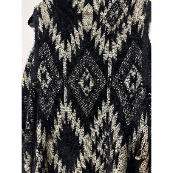 Saga Fuzzy Geometric Vest Size M/L - Picture 4 of 6